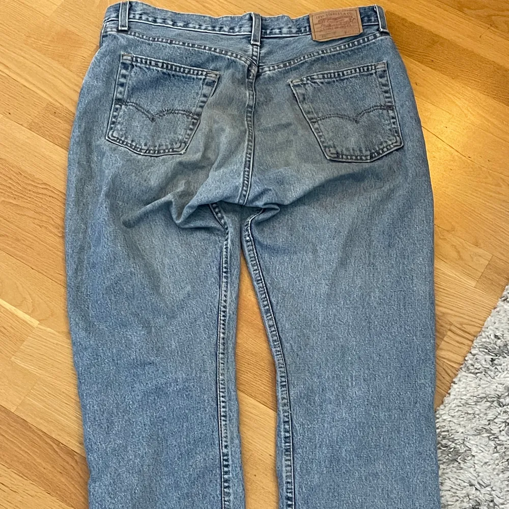 Säljer mina Levis 510 34W 34L pga att de har blivit både för små och för korta för mig, är 202cm lång och de är ungefär 5cm för korta för mig.. Jeans & Byxor.