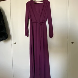 Lila Balklänning Nelly - Lila balklänning från Nelly, helt oanvänd!