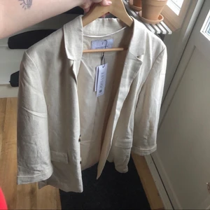 Linne kavaj - En helt ny linne kavaj! Prislapp kvar! Köpt för 299kr