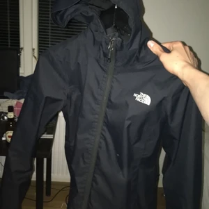 North face vindjacka - Fett snygg knappt använd. Storlek Xl sitter perfekt på mig och jag har S-M
