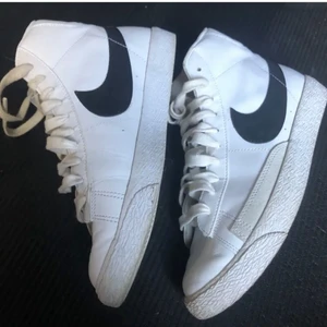 Nike Blazer 77 - Finns fortfarande kvar pga oseriösa köpare😛❣️ Jättefint skick och känns som man går på moln i dom💅