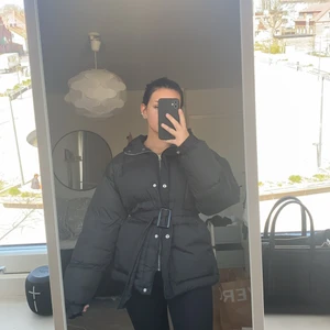 Puffer jacka  - Säljer denna jacka för jag inte har nån användning av den. Använt 10 gånger ungefär 