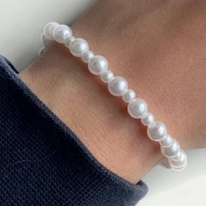 Pärlarmband  - Superfint egnegjort pärlarmband!🤍 Säljer för 69kr💗