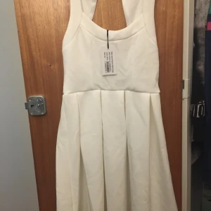 Square neck dress - Studentklänning som inte kommit till användning. I helt nytt skick