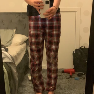 Pyjamasbyxor - Så fina pyjamasbyxor från hm i storlek S. 