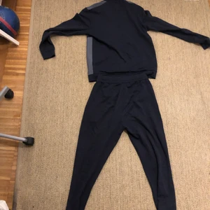 Hugo boss dress - Säljer min Hugo boss dess på grund av att den inte används, storlek S, använd Max 5 gånger! 