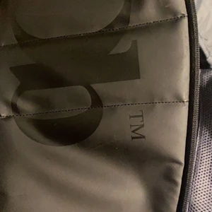 Db väska  - Det här är en Db väska som jag vill sälja, som jag har köpt nyligen. Den är 30L. 