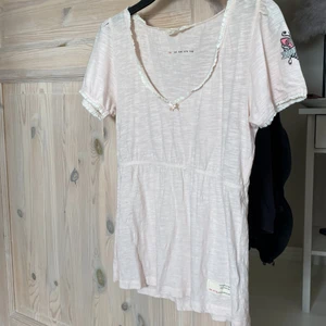 Odd Molly topp  - Ljusrosa topp ifrån odd Molly, super söt men aldrig använd! Den är i stl 1 vilket motsvarar en S