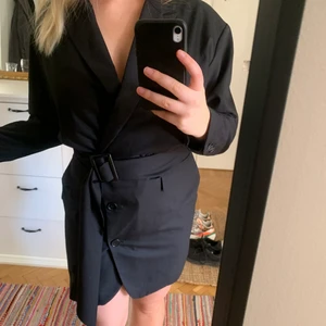 Blazerklänning - Oanvänd blazerklänning! Snygg, classy! 