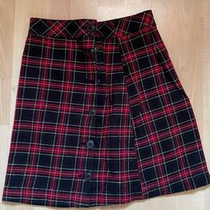 Jättefin schoolgirl uniform kjol!! Jätte fint mönster och passar till massor🥰