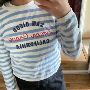 FIN TRÖJA  - Jag säljer denna dina tröjan ifrån HM. Den är i bra skick.