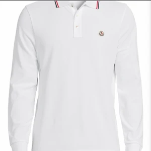 Moncler långärmad piké  - Köpt i höstas på Nk 