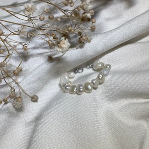 ✨ Ring med sötvattenpärlor ✨ - ✨ Handgjord ring med sötvattenpärlor ✨ Justerbar storlek ✨ Frakt 12 kr, kan även samfrakta ✨