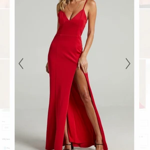 Röd balklänning  - balklänning från Showpo i strl 36, oanvänd!