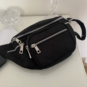 Nunoo - Magväska från Nunoo i fint skick