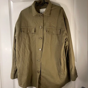 Skjort jacka - Grön oversize skjortjacka ifrån Forever 21 💚 