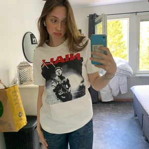 Niall Horan tröja - Niall horan merch🫶🏻 inget tryck på ryggen, använd en eller två gånger, väldigt skönt material och kvalite!!