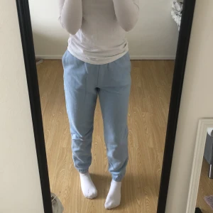 Mjukis - Säljer dessa mjukisar ifrån gina då dom inte används längre. Jag är 162cm (frakten ligger på 69kr)