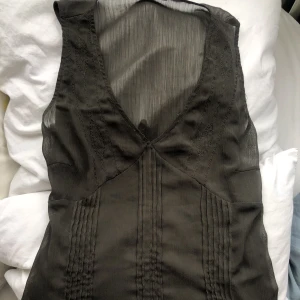 Meshtopp - Söt grön mesh topp från more & more i strl 38