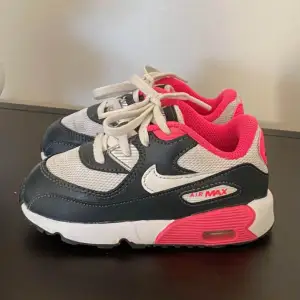 Fina barn skor i märket Nike 