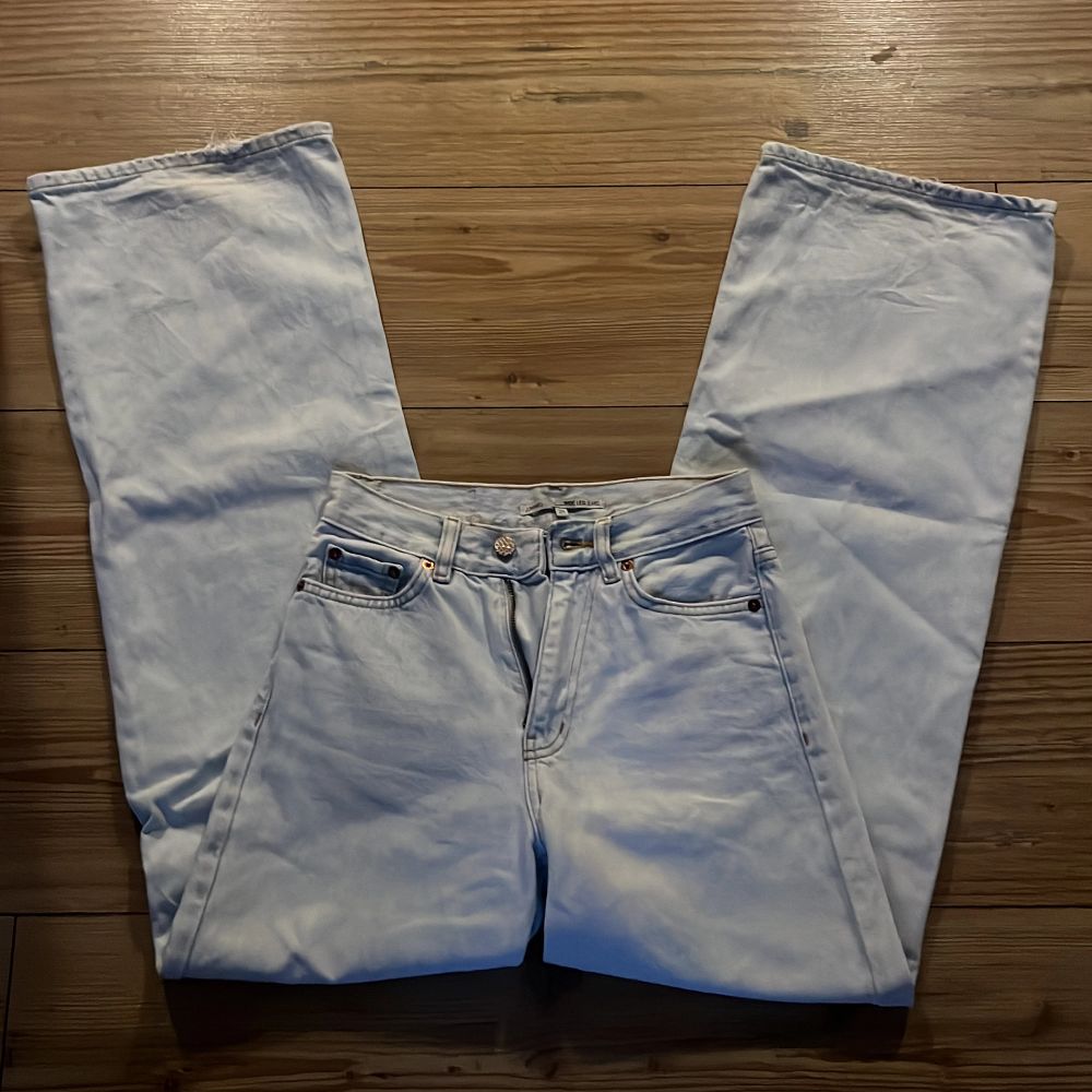 Wide leg jeans junkyard storlek 25💕 fint skick, ljusblå. . Jeans & Byxor.