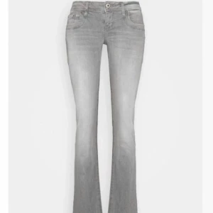 Jeans - Dessa populära gråa  jeans från LTB❤️bra skick, lite slitna längst ner men inget som syns när man har på sig dom ❤️