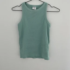 Linne - Säljer detta linnet som är super fint sen till sommaren! Knappt använt, ca 3 gånger använd🫶🏻💗