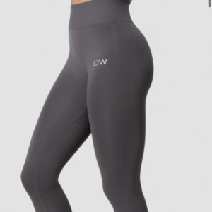 Super snygga träningstights från ICIW!  - Snygga träningstights från ICIW i modellen ”Define Seamless Tights”. I bra skick! Skriv för fler frågor eller egna bilder:) Nypris 600 kr.  