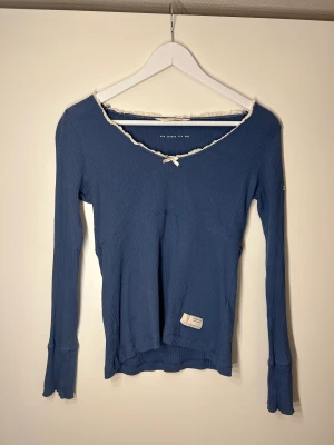 Odd Molly tröja - Fin odd molly tröja. Fint skick enbart använt fåtal gånger. Oklart vilken storlek men passar S