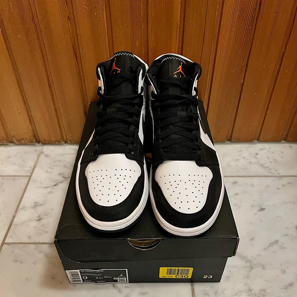 Air Jordan 1 Mid Se SE UNION BLACK TOE Använd varsamt fåtal gånger . Skor.