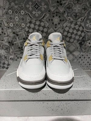 Jordan 4 craft  - Jordan 4 craft helt nya och oanvända, storlek 42, 43. Skick 10/10 jättefina skor som är väldigt populära och svåra att få tag i för ett bra pris 