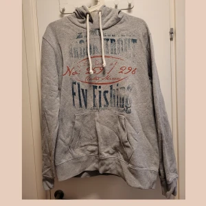Gray hoodie - Size M very used gray sweater. Fine condition. Feel free to contact for more info & Swedish 