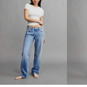 Low waist jeans från Gina, storlek 32 men passar 34. Kommer inte till användning längre, köpare står för frakt 💕