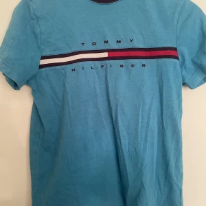 Vintage Tommy Hilfiger  - Vintage t-shirt. Skick 7/10. Priset kan diskuteras 