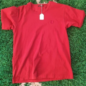 Acne T-shirt  - Acne Studios broderad box smiley T-shirt, Cond 9/10 Medium 