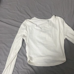 Vit topp - En tröja fårn shein vädligt ny aldrig använt eftersom den är för liten