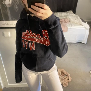 Hoodie - Min favorit hoodie som är väldigt svår att få tag i. Så snygg o passar till allt❤️