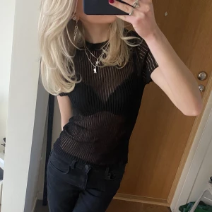 Tshirt - Helt stört snygg topp från zara som är helt slutsålt på hemsidan, prislapp kvar