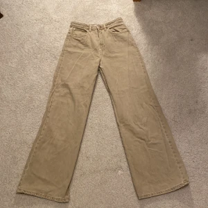 Beiga jeans - Storlek 36 Fint skick