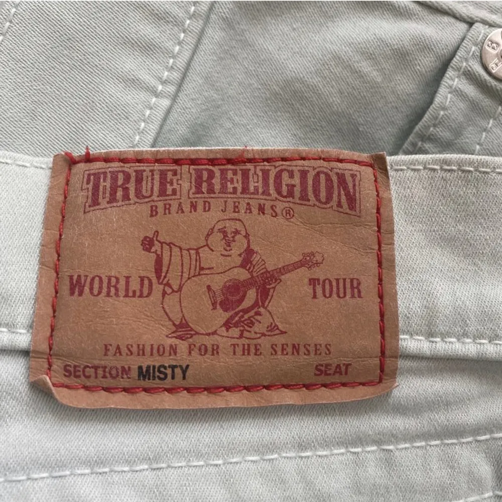Låga true religion jeans, supersnygga i nyskick! Bild 1 & 2 är lånade <3 storlek 32 men utländsk storlek så motsvarar ungefär en 36/38. Jeans & Byxor.