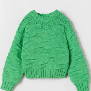 Super fin grön stickad tröja från zara som köptes förra vintern. Super mysig och varm, finns inte längre kvar. Storlek 11-15/152cm men har S eller XS och passar mig bra. Jätte cool färg och mönster. bra skick men har ändast blivit lite nopprig.