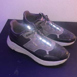 Björnborg skor - Jag säljer nu mina björnborg skor, har ba tröttnar på dom, väldigt sköna och bekväma skor, köptes för 1200 men säljer dom för 500