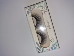 Volym fransar - Super fina helt oanvända volym ögonfransar. Råkade köpa två par därmed säljer jag ena