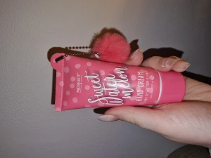 Handkräm - Bara öppnat för att lukta