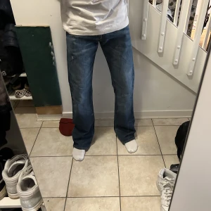 Vintage Levis jeans  - Riktigt feta levis straight/bootcut jeans. Jag är 182~  Pris går att diskutera🙂 