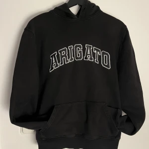 Arigato hoodie - Arigato hoodie i bra skick 