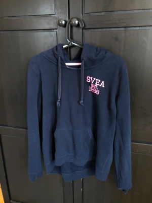 Svea hoodie - En hoodie från Svea, använd fåtal gånger💙