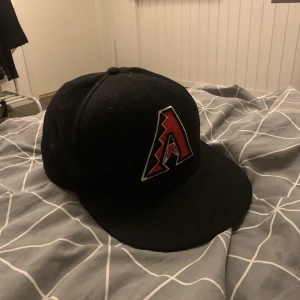 New Era Keps - Storlek 7 1/2 (59,6cm) Fett snygg keps som jag inte använder längre och vill nu sälja 