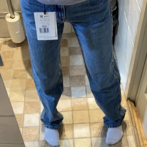 Jeans  - Hej! Säljer ett par jeans ifrån pull and bear i toppen skick🌸 skulle säga att de är midrise!