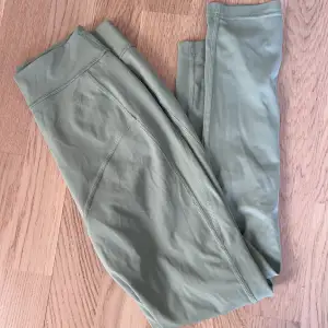 Gymshark leggins from the Kendra Kathryn collaboration!  Originally 549KR Size S but stretchy enough for an M Selling for 300kr 